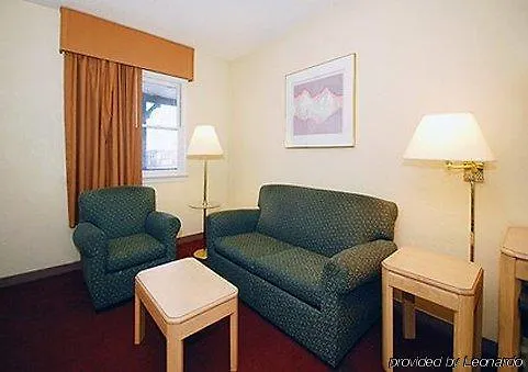Hotel Rodeway Inn And Suites Newport News