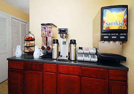 Hotel Rodeway Inn And Suites Newport News